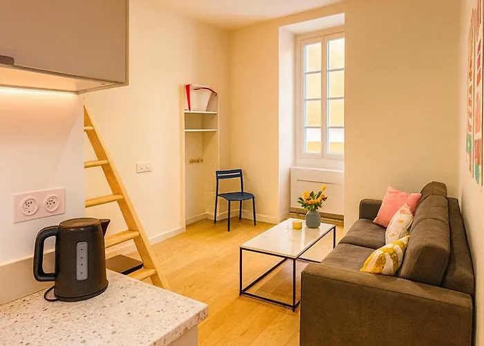 Massena - Et Vieux Pour 4 Personnes * Nice