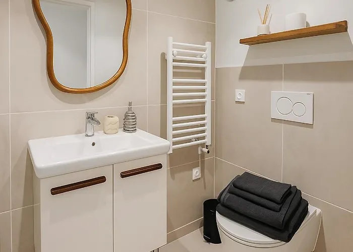 Apartment Massena - Et Vieux Pour 4 Personnes *